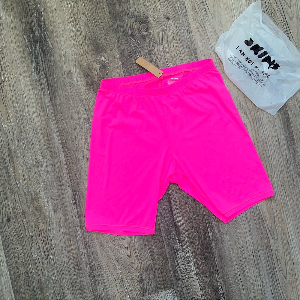 NWT Limited Edition Skims Fits Everybody Biker Shorts in Neon Pink - Picture 4 of 6